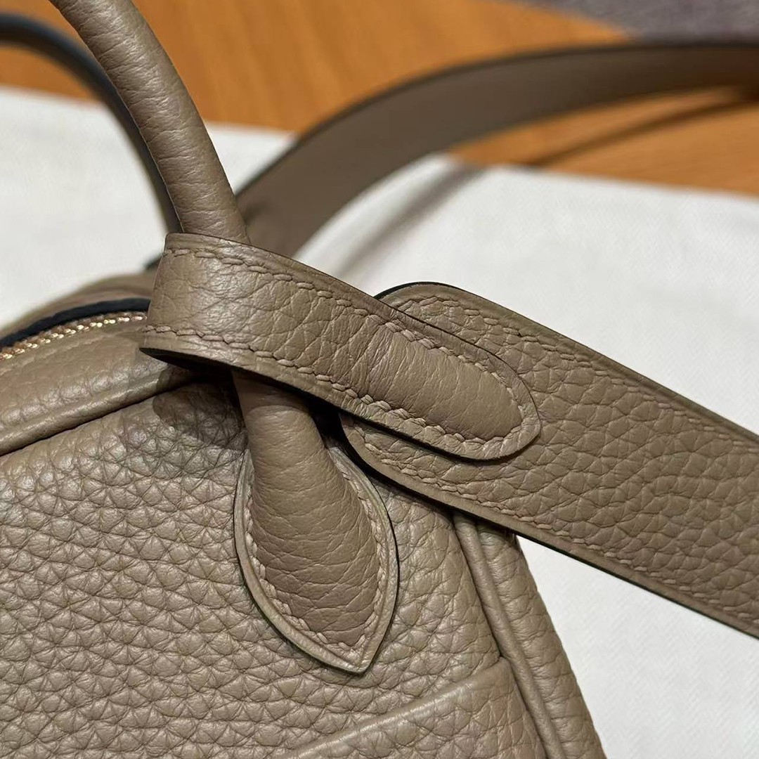 Hermes Lindy Mini 19 CM Bag Handmade In Taurillon Clemence Leather Gold Hardware 8Q Beige Marfa - Image 5
