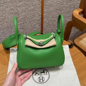 Hermes Lindy Mini 19 CM Bag Handmade In Taurillon Clemence Leather Silver Hardware A8 Vert Yucca - Image 18