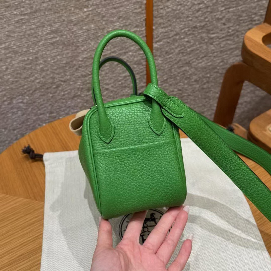 Hermes Lindy Mini 19 CM Bag Handmade In Taurillon Clemence Leather Silver Hardware A8 Vert Yucca - Image 17