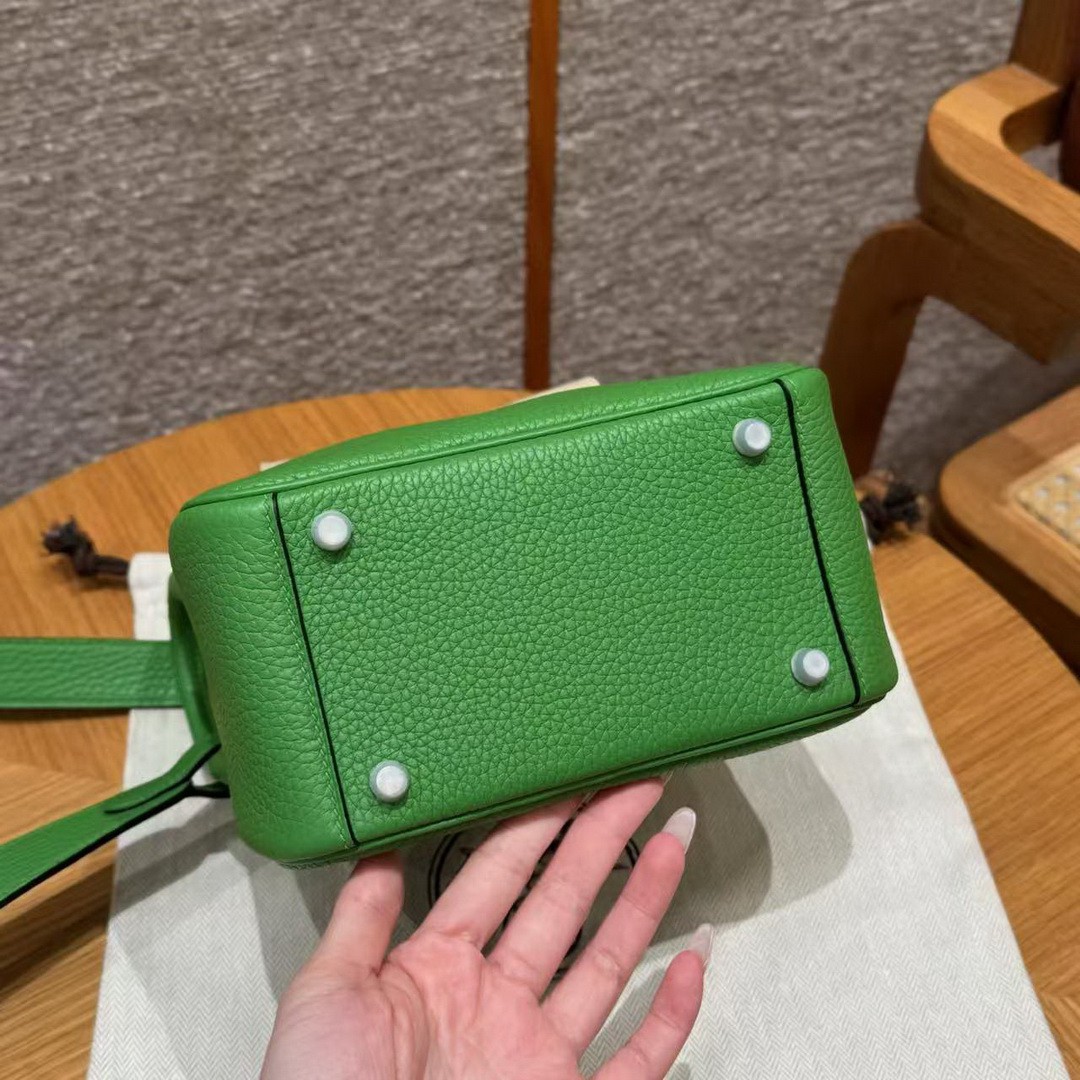 Hermes Lindy Mini 19 CM Bag Handmade In Taurillon Clemence Leather Silver Hardware A8 Vert Yucca - Image 16