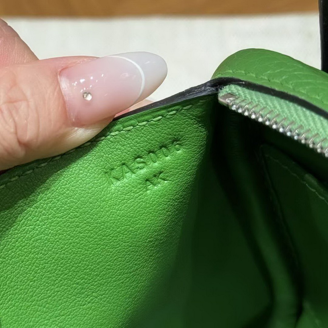 Hermes Lindy Mini 19 CM Bag Handmade In Taurillon Clemence Leather Silver Hardware A8 Vert Yucca - Image 14