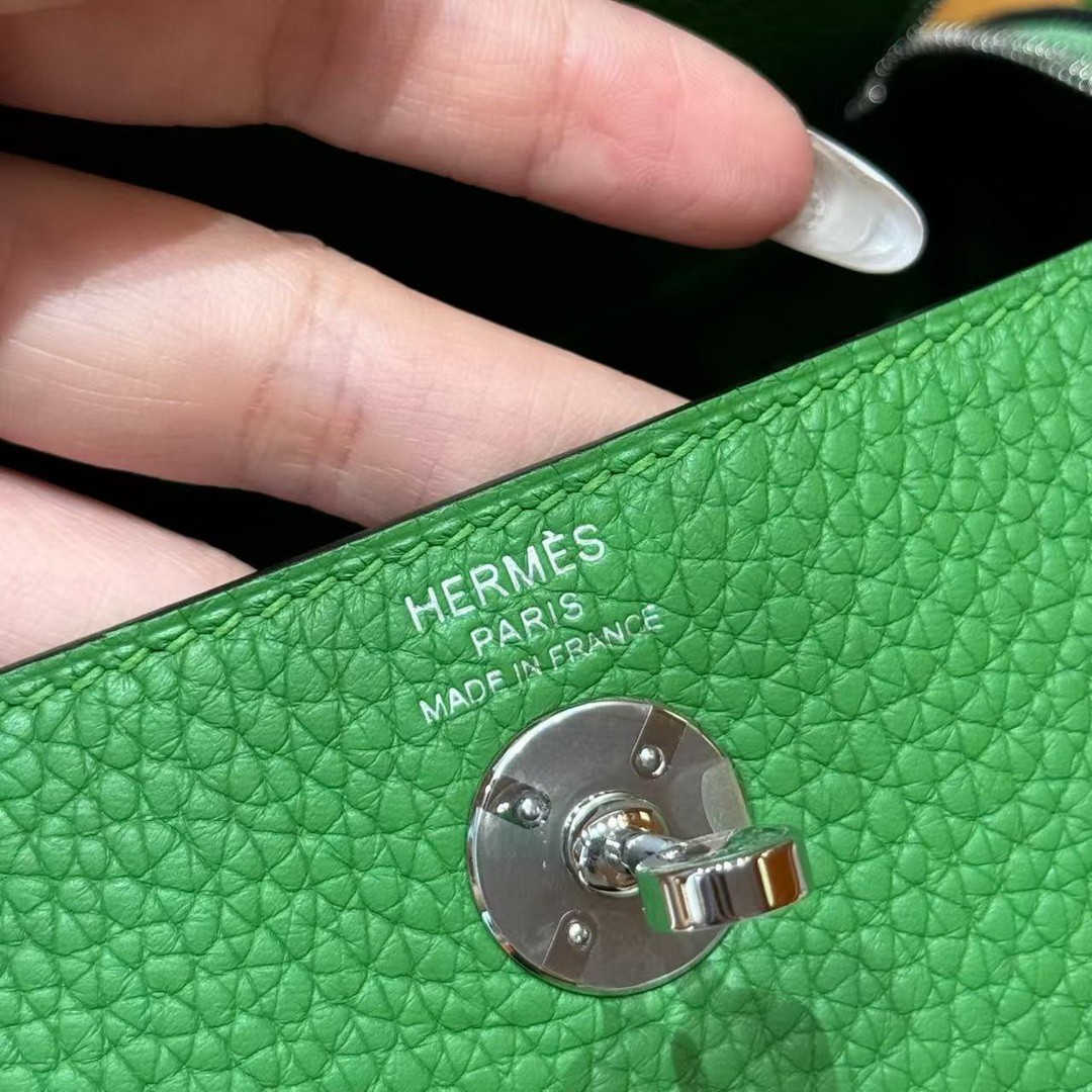 Hermes Lindy Mini 19 CM Bag Handmade In Taurillon Clemence Leather Silver Hardware A8 Vert Yucca - Image 11