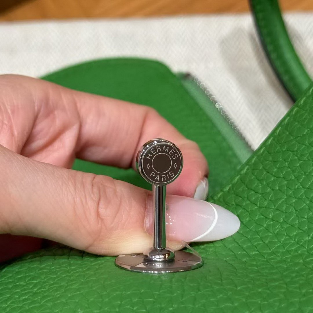 Hermes Lindy Mini 19 CM Bag Handmade In Taurillon Clemence Leather Silver Hardware A8 Vert Yucca - Image 10