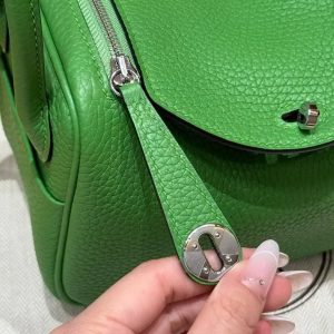 Hermes Lindy Mini 19 CM Bag Handmade In Taurillon Clemence Leather Silver Hardware A8 Vert Yucca - Image 9