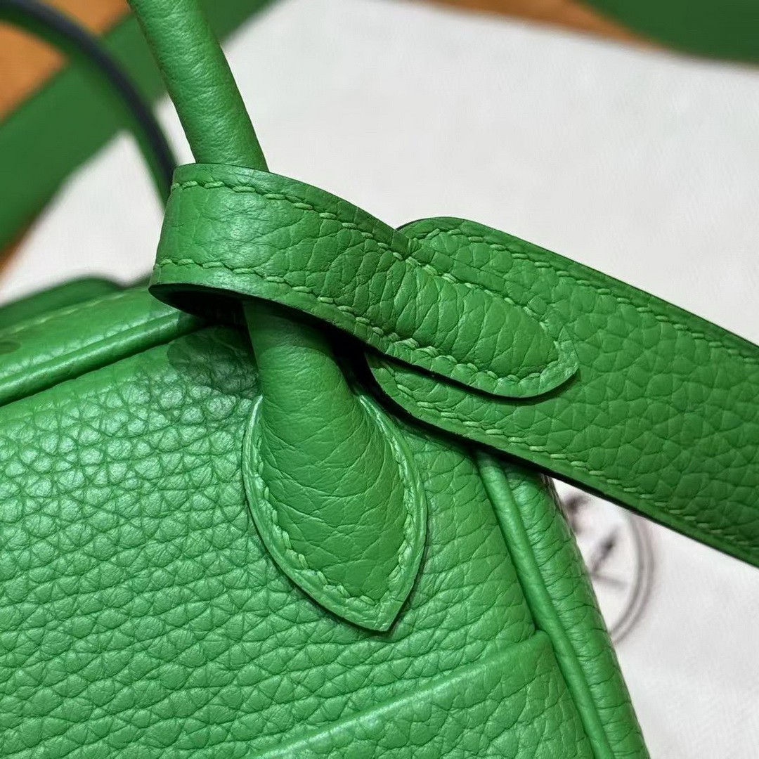 Hermes Lindy Mini 19 CM Bag Handmade In Taurillon Clemence Leather Silver Hardware A8 Vert Yucca - Image 6