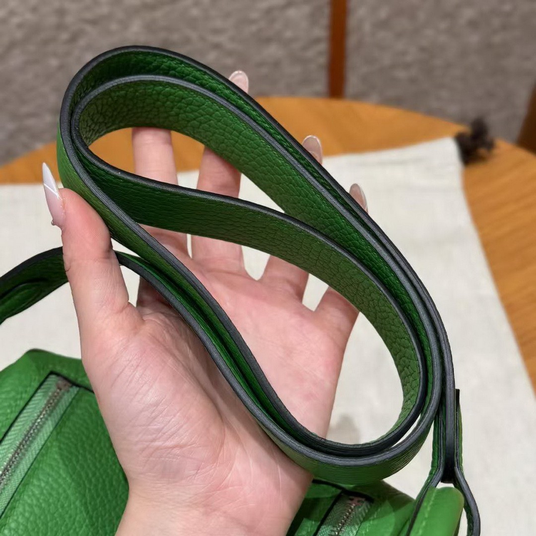 Hermes Lindy Mini 19 CM Bag Handmade In Taurillon Clemence Leather Silver Hardware A8 Vert Yucca - Image 4