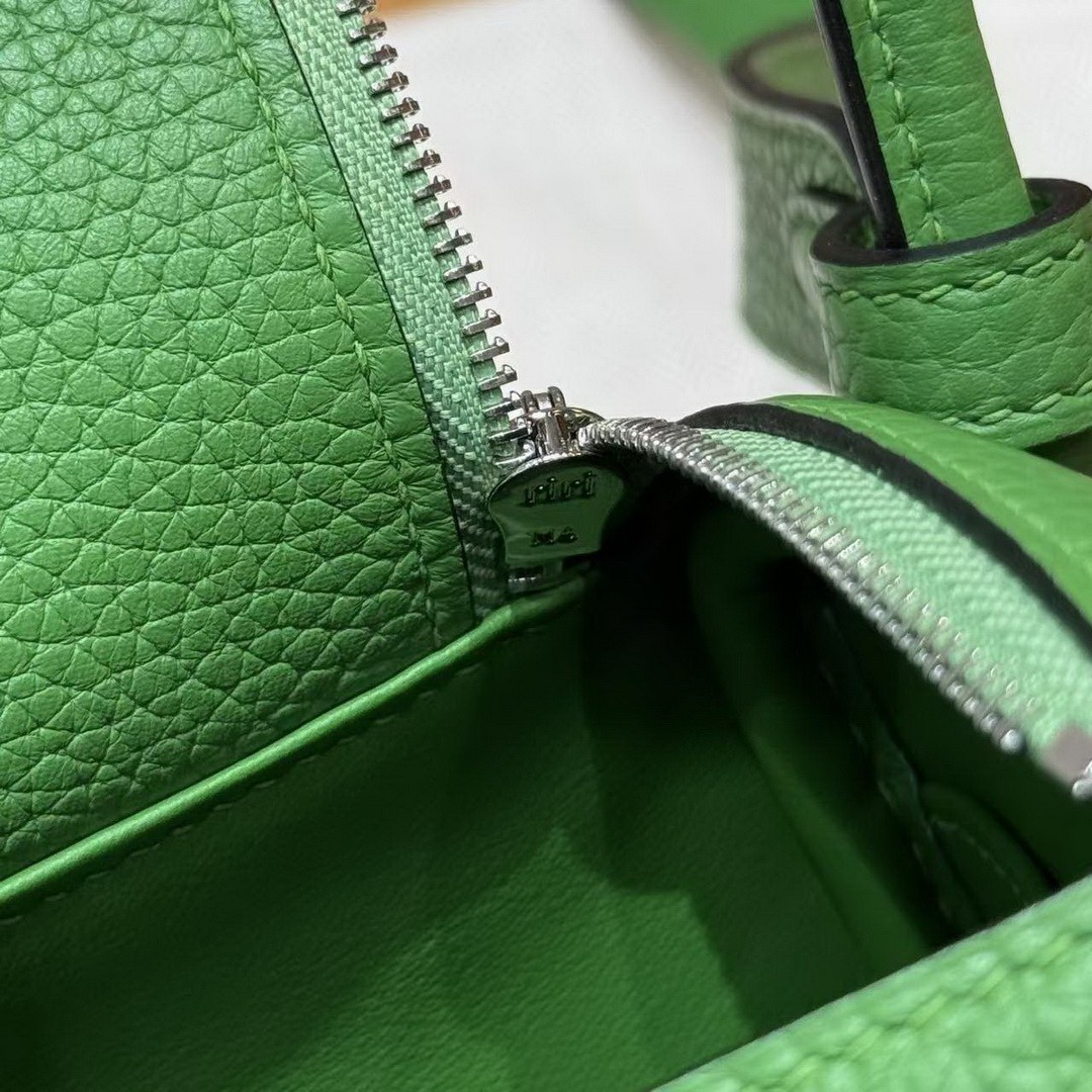Hermes Lindy Mini 19 CM Bag Handmade In Taurillon Clemence Leather Silver Hardware A8 Vert Yucca - Image 3