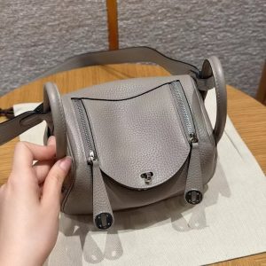 Hermes Lindy Mini 19 CM Bag Handmade In Taurillon Clemence Leather Silver Hardware M8 Gris Asphalte - Image 12