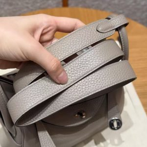 Hermes Lindy Mini 19 CM Bag Handmade In Taurillon Clemence Leather Silver Hardware M8 Gris Asphalte - Image 4