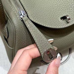 Hermes Lindy Mini 19 CM Bag Handmade In Taurillon Clemence Leather Silver Hardware Q1 Sauge - Image 5