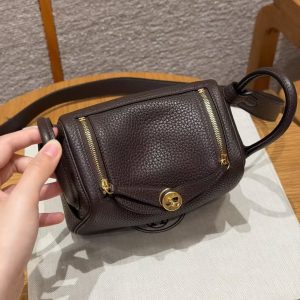 Hermes Lindy Mini 19 CM Bag Handmade In Taurillon Clemence Leather Gold Hardware T3 Bai Brun - Image 10