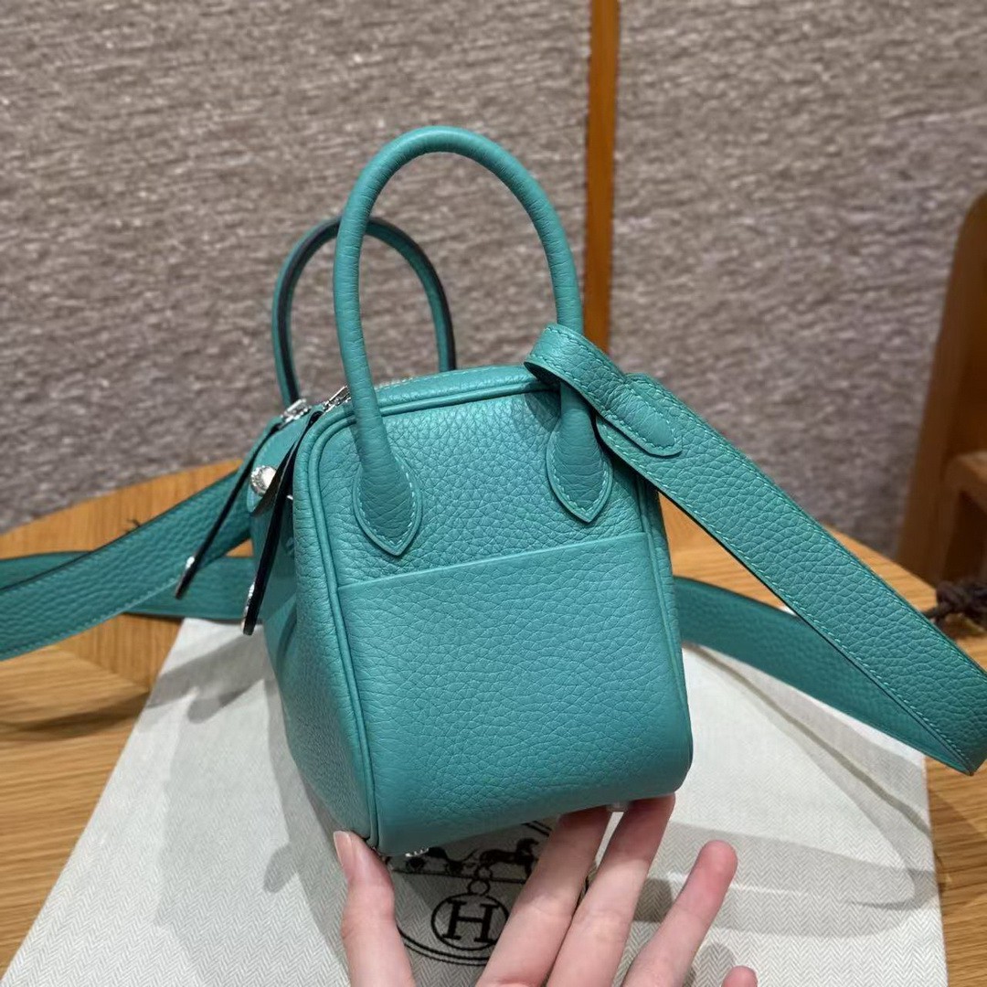 Hermes Lindy Mini 19 CM Bag Handmade In Taurillon Clemence Leather Silver Hardware U1 Vert Verone - Image 23
