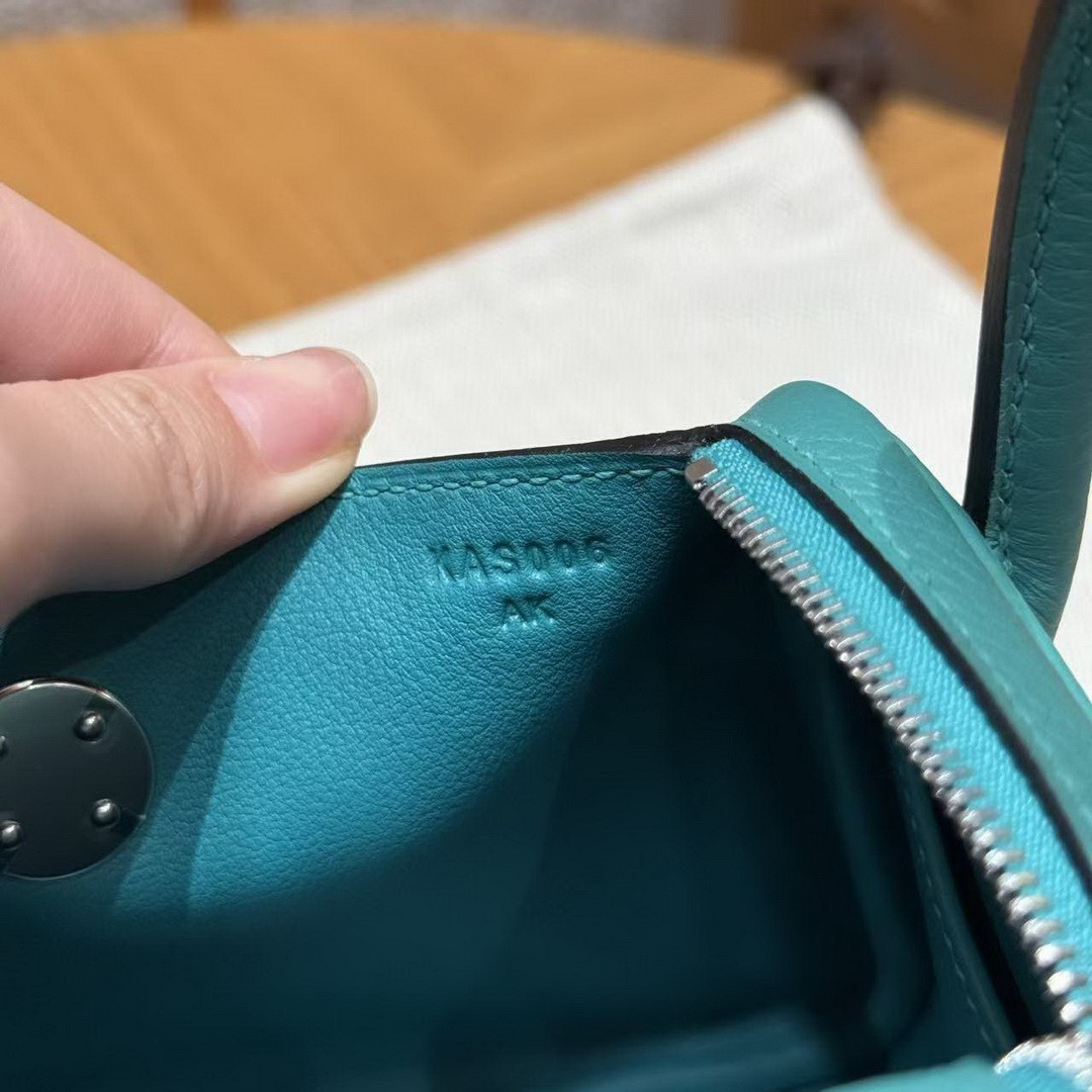 Hermes Lindy Mini 19 CM Bag Handmade In Taurillon Clemence Leather Silver Hardware U1 Vert Verone - Image 18