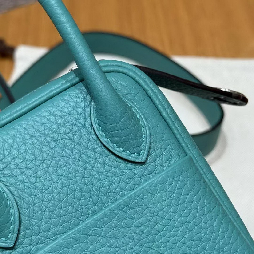 Hermes Lindy Mini 19 CM Bag Handmade In Taurillon Clemence Leather Silver Hardware U1 Vert Verone - Image 15