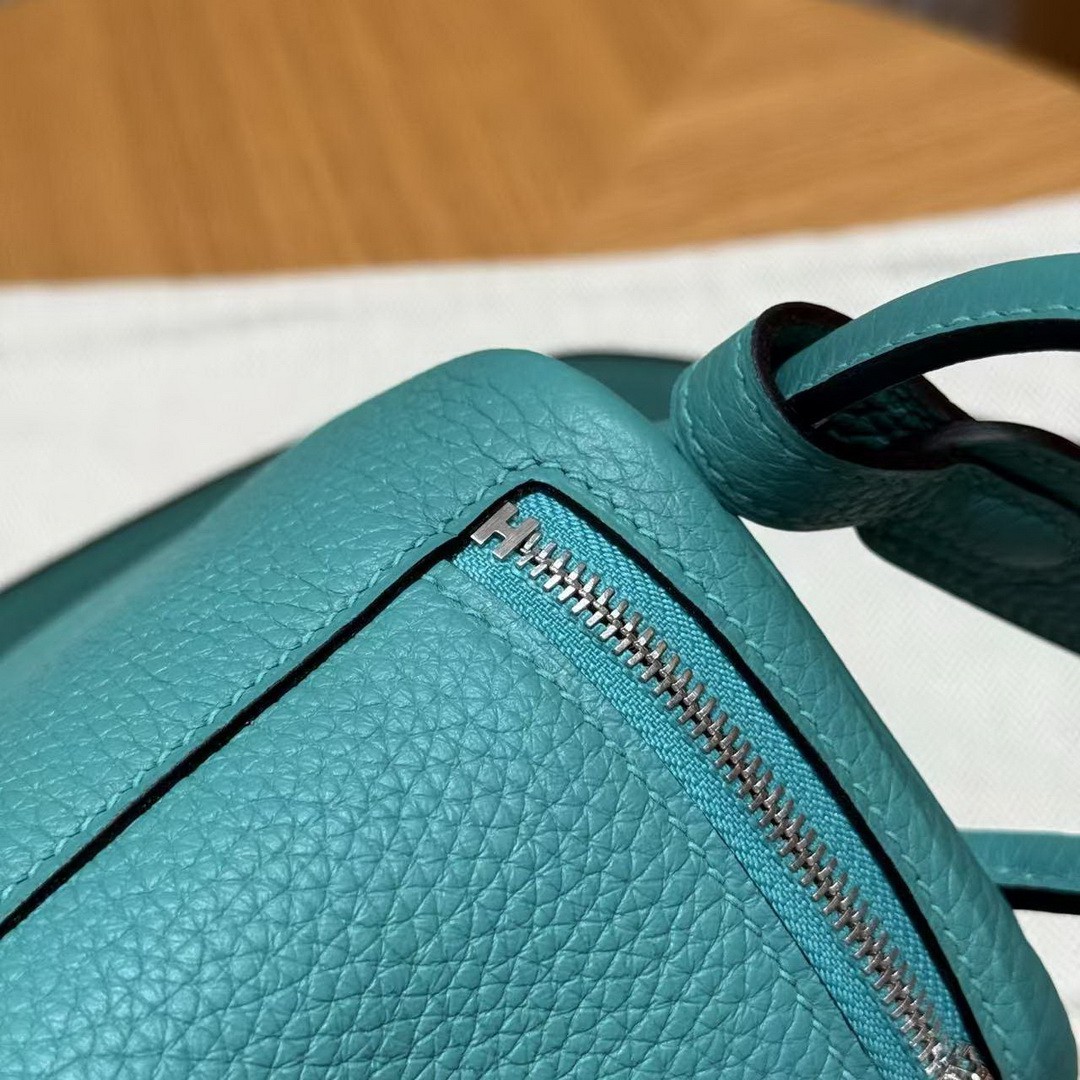 Hermes Lindy Mini 19 CM Bag Handmade In Taurillon Clemence Leather Silver Hardware U1 Vert Verone - Image 11