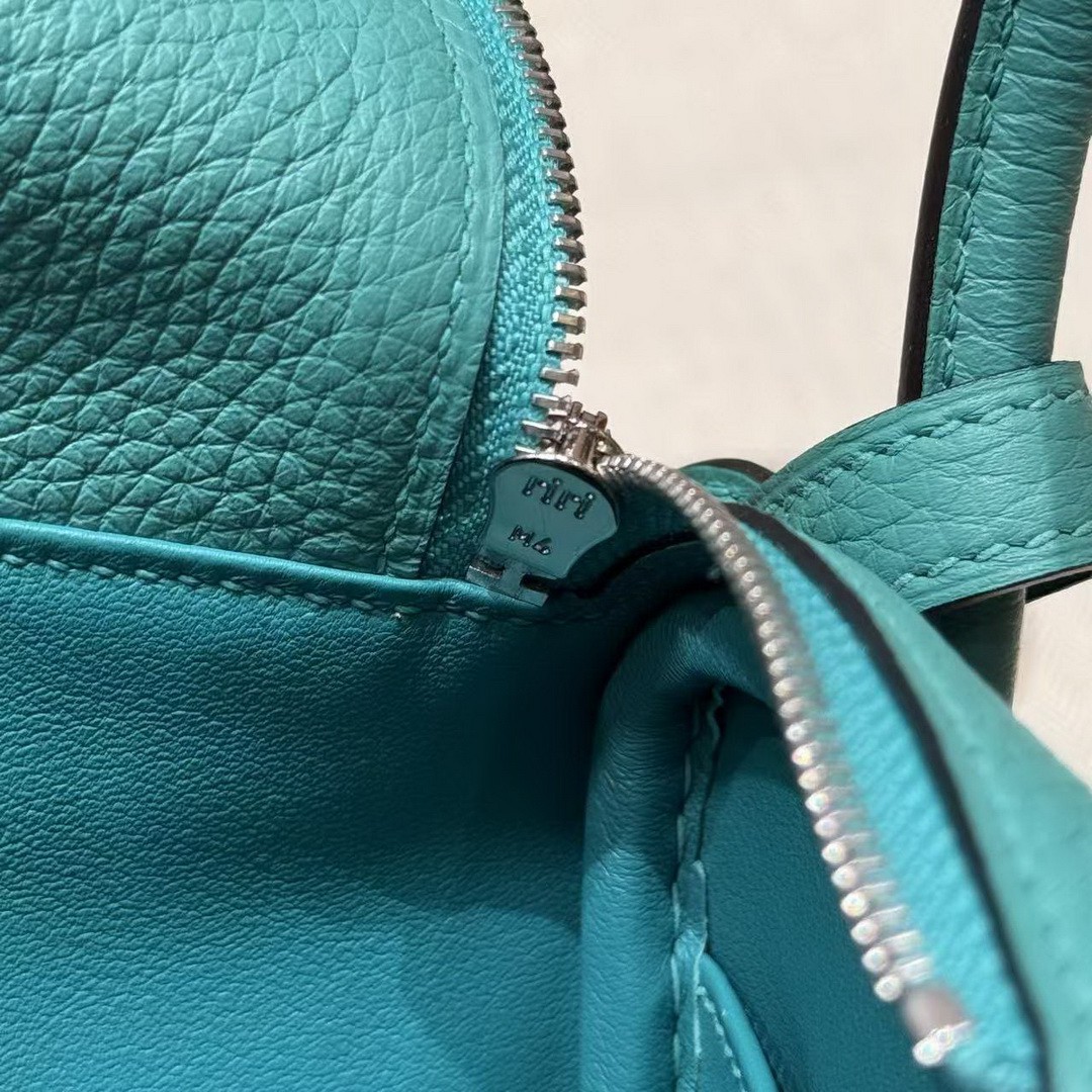 Hermes Lindy Mini 19 CM Bag Handmade In Taurillon Clemence Leather Silver Hardware U1 Vert Verone - Image 7