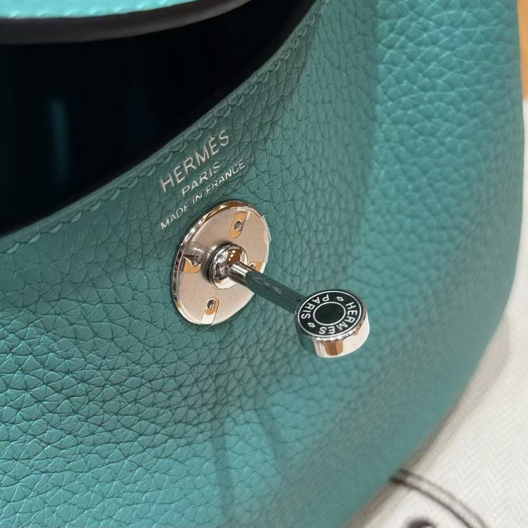 Hermes Lindy Mini 19 CM Bag Handmade In Taurillon Clemence Leather Silver Hardware U1 Vert Verone - Image 6