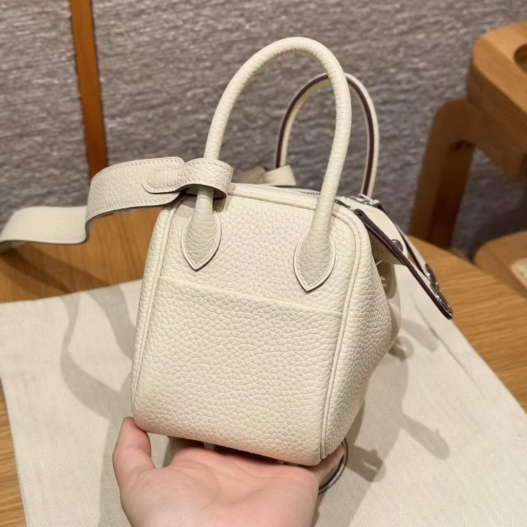 Hermes Lindy Mini 19 CM Bag Handmade In Taurillon Clemence Leather Silver Hardware i2 Nata - Image 18