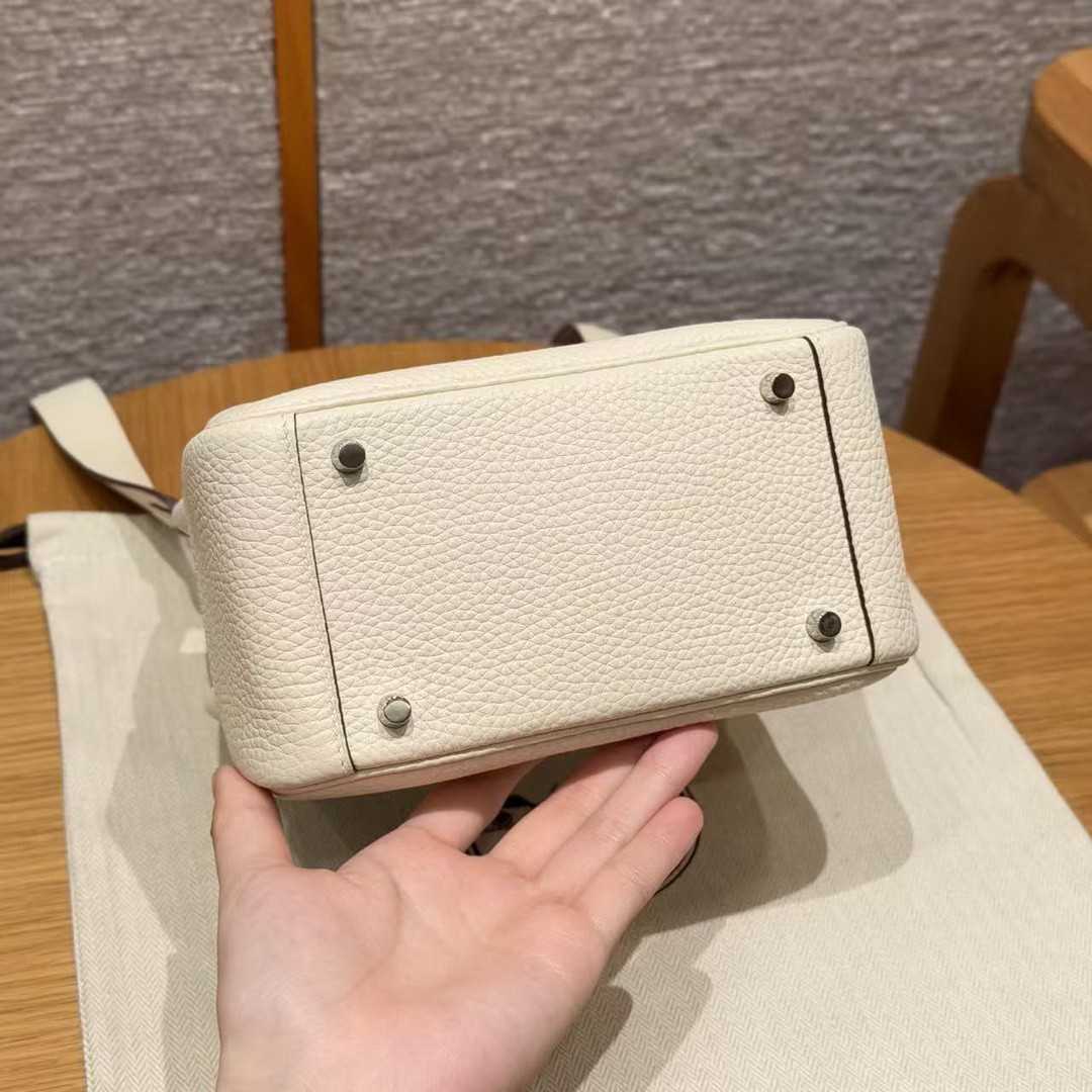 Hermes Lindy Mini 19 CM Bag Handmade In Taurillon Clemence Leather Silver Hardware i2 Nata - Image 16