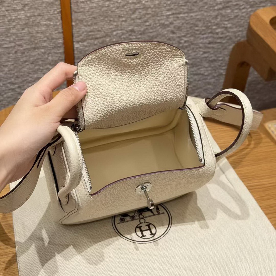 Hermes Lindy Mini 19 CM Bag Handmade In Taurillon Clemence Leather Silver Hardware i2 Nata - Image 15