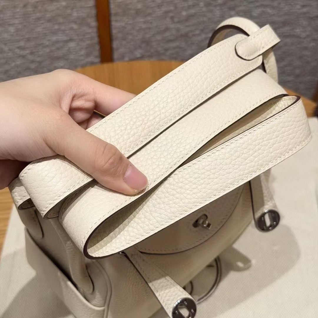 Hermes Lindy Mini 19 CM Bag Handmade In Taurillon Clemence Leather Silver Hardware i2 Nata - Image 12