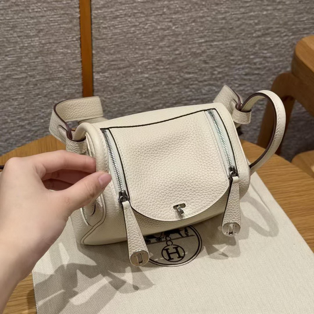 Hermes Lindy Mini 19 CM Bag Handmade In Taurillon Clemence Leather Silver Hardware i2 Nata - Image 10