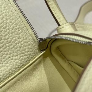 Hermes Lindy Mini 19 CM Bag Handmade In Taurillon Clemence Leather Silver Hardware i8 Jaune Milton - Image 13