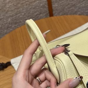 Hermes Lindy Mini 19 CM Bag Handmade In Taurillon Clemence Leather Silver Hardware i8 Jaune Milton - Image 11