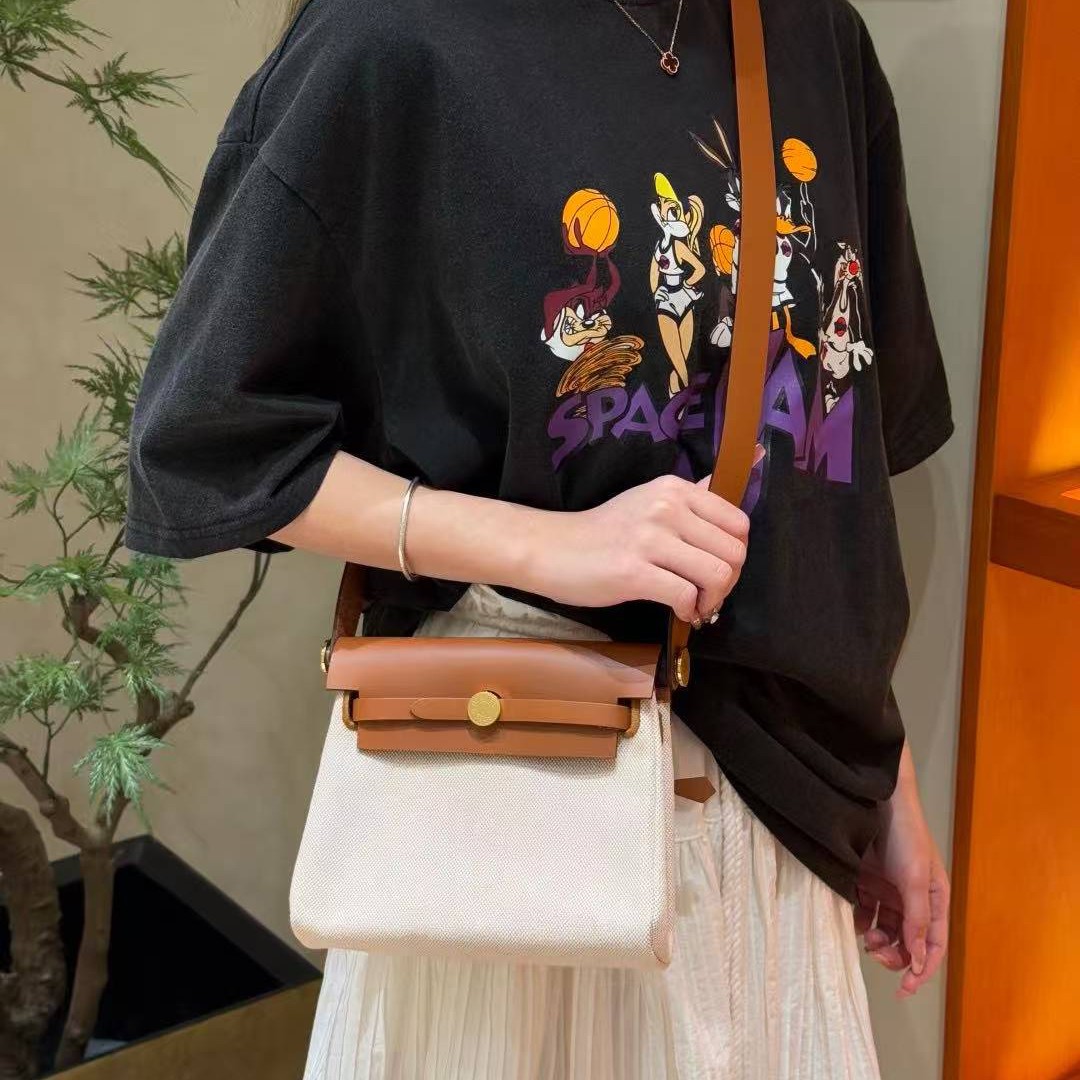 Hermes Mini Herbag Zip 20 Bag Retourne Ecru Beige Gold Handmade In Militaire Canvas and Hunter Cowhide Gold Hardware - Image 4