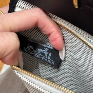 Hermes Mini Herbag Zip 20 Bag Retourne Ecru Noir Handmade In Canvas and Hunter Cowhide Gold Hardware - Image 17