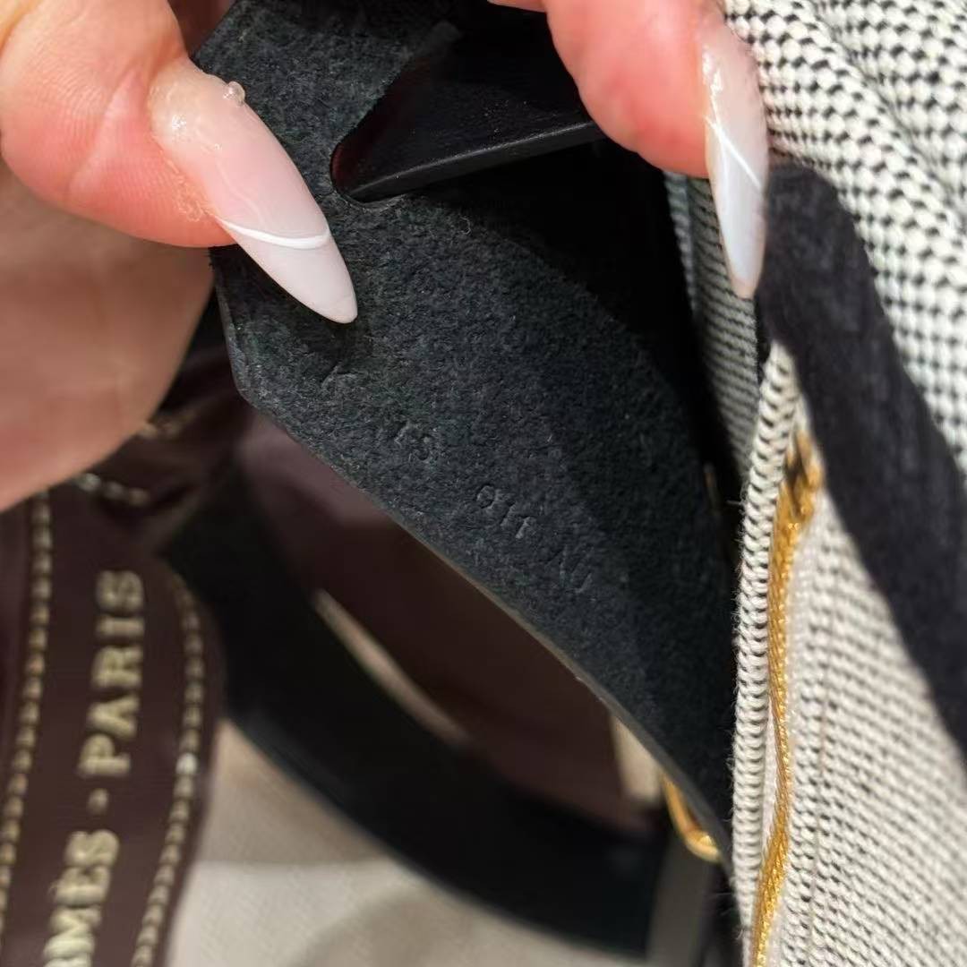 Hermes Mini Herbag Zip 20 Bag Retourne Ecru Noir Handmade In Canvas and Hunter Cowhide Gold Hardware - Image 10