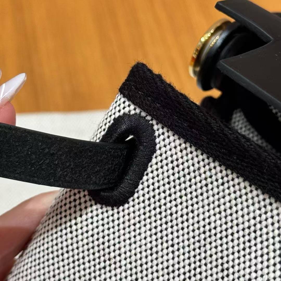 Hermes Mini Herbag Zip 20 Bag Retourne Ecru Noir Handmade In Canvas and Hunter Cowhide Gold Hardware - Image 6
