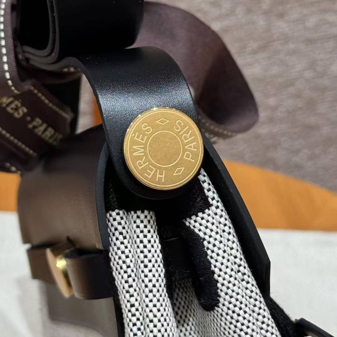 Hermes Mini Herbag Zip 20 Bag Retourne Ecru Noir Handmade In Canvas and Hunter Cowhide Gold Hardware - Image 4