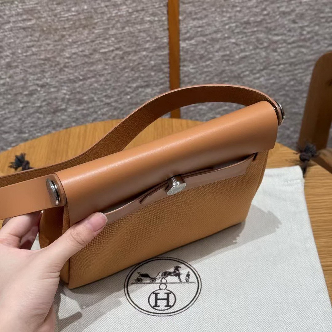 Hermes Mini Herbag Zip 20 Bag Handmade In Militaire Canvas and Hunter Cowhide Silver Hardware Naturel Sable - Image 16