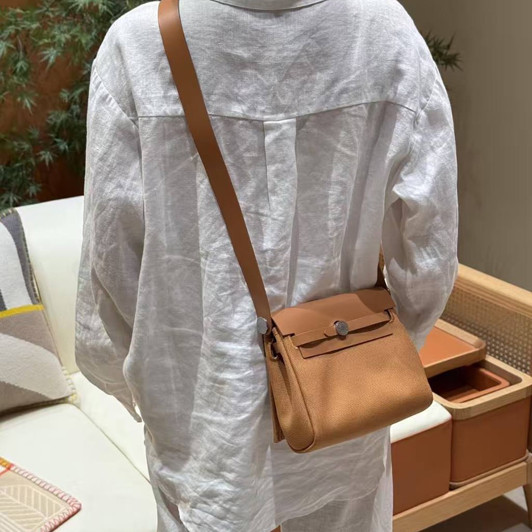 Hermes Mini Herbag Zip 20 Bag Handmade In Militaire Canvas and Hunter Cowhide Silver Hardware Naturel Sable - Image 3
