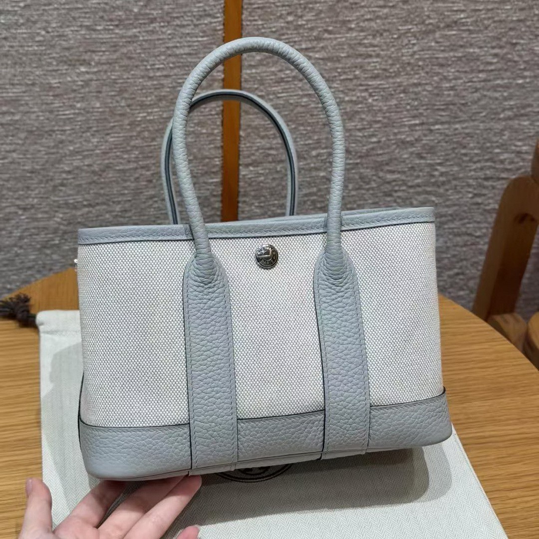 Hermes Neo Garden Party 23 Bag Handmade In Negonda Calfskin Leather And Canbas Silver Hardware Ecru Blue Glacier Gris Pantin - Image 13