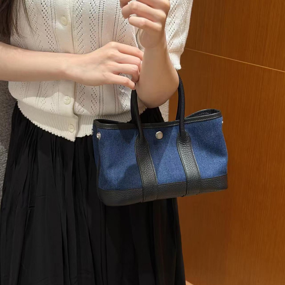 Hermes Neo Garden Party 23 Bag Handmade In Negonda Calfskin Leather And Canbas Silver Hardware Denim Moyen Noir - Image 5