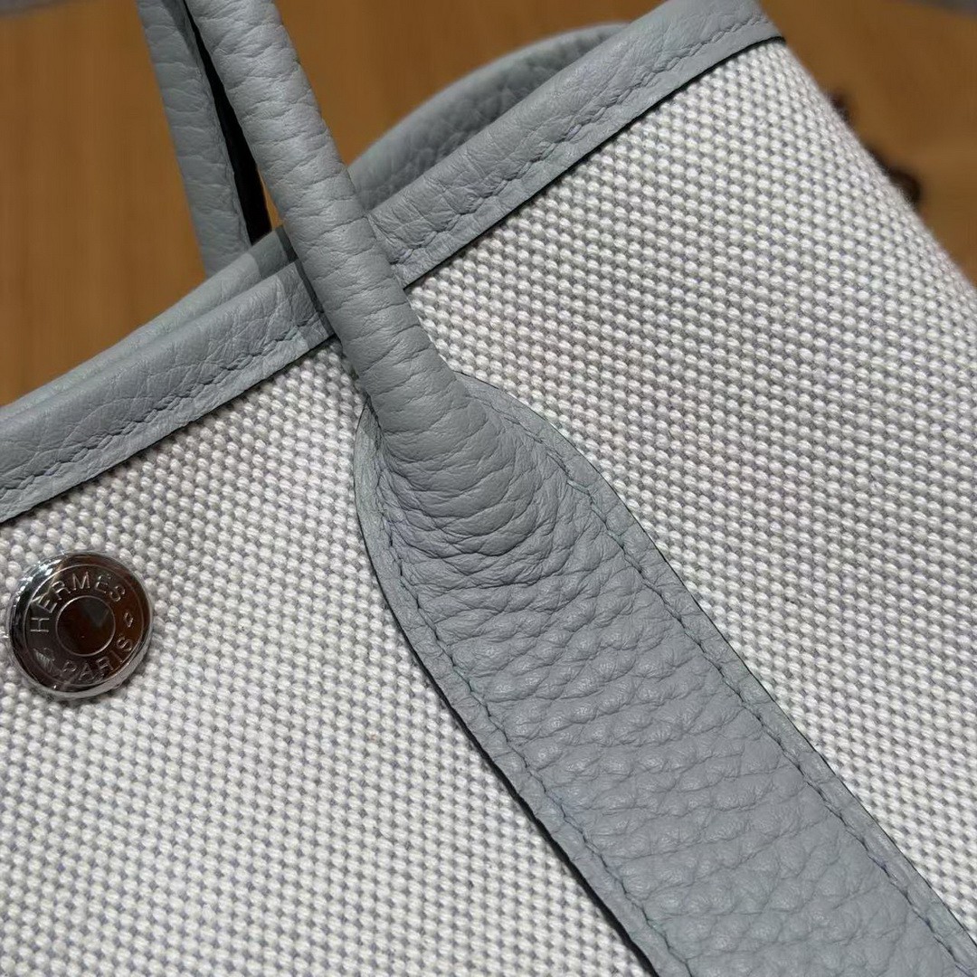 Hermes Neo Garden Party 23 Bag Handmade In Negonda Calfskin Leather And Canbas Silver Hardware Ecru Blue Glacier Gris Pantin - Image 14