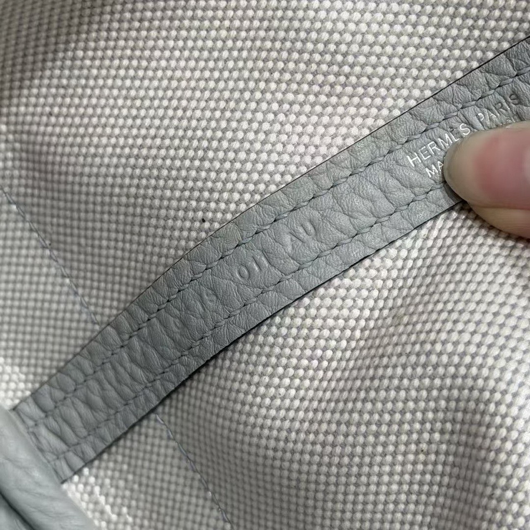 Hermes Neo Garden Party 23 Bag Handmade In Negonda Calfskin Leather And Canbas Silver Hardware Ecru Blue Glacier Gris Pantin - Image 15