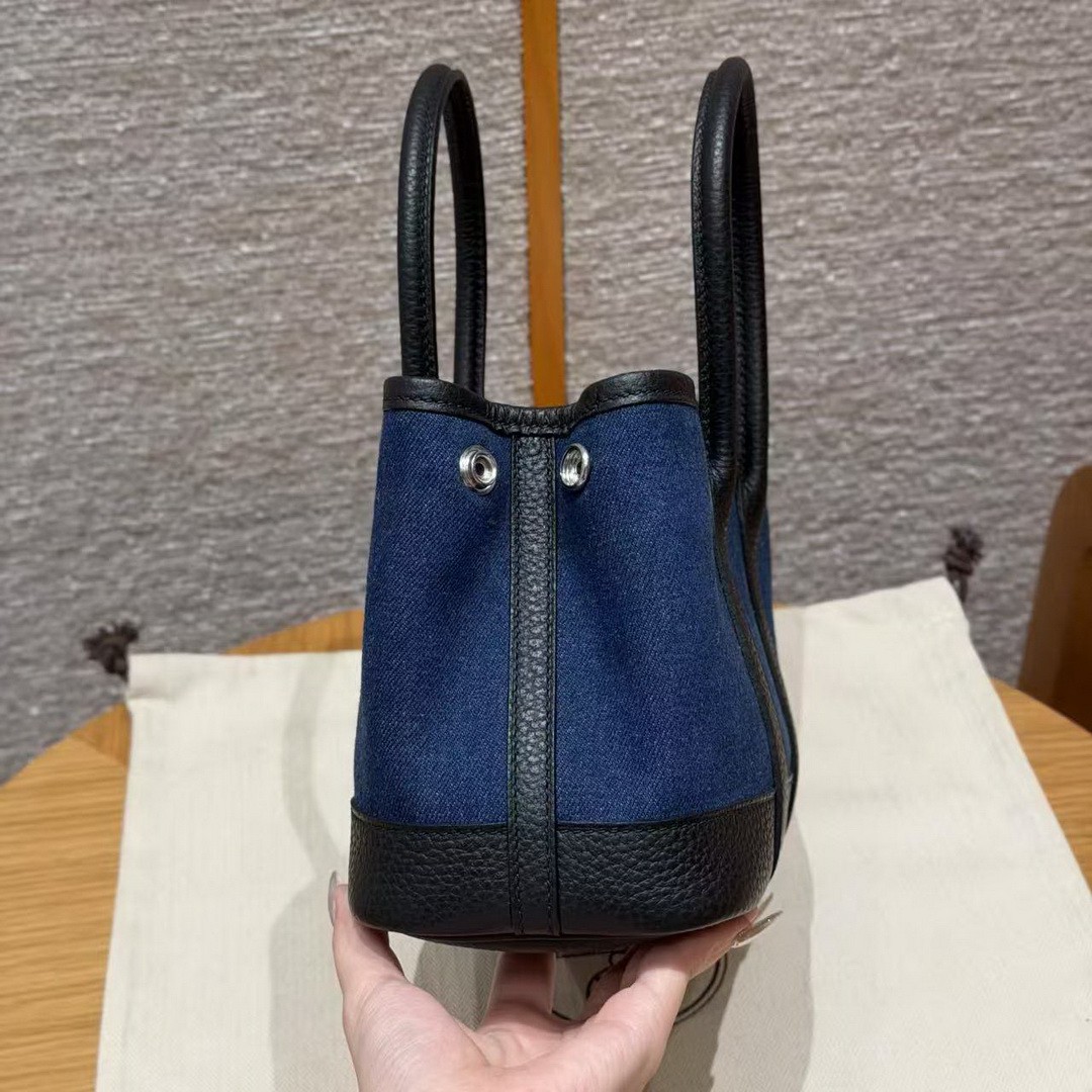 Hermes Neo Garden Party 23 Bag Handmade In Negonda Calfskin Leather And Canbas Silver Hardware Denim Moyen Noir - Image 12