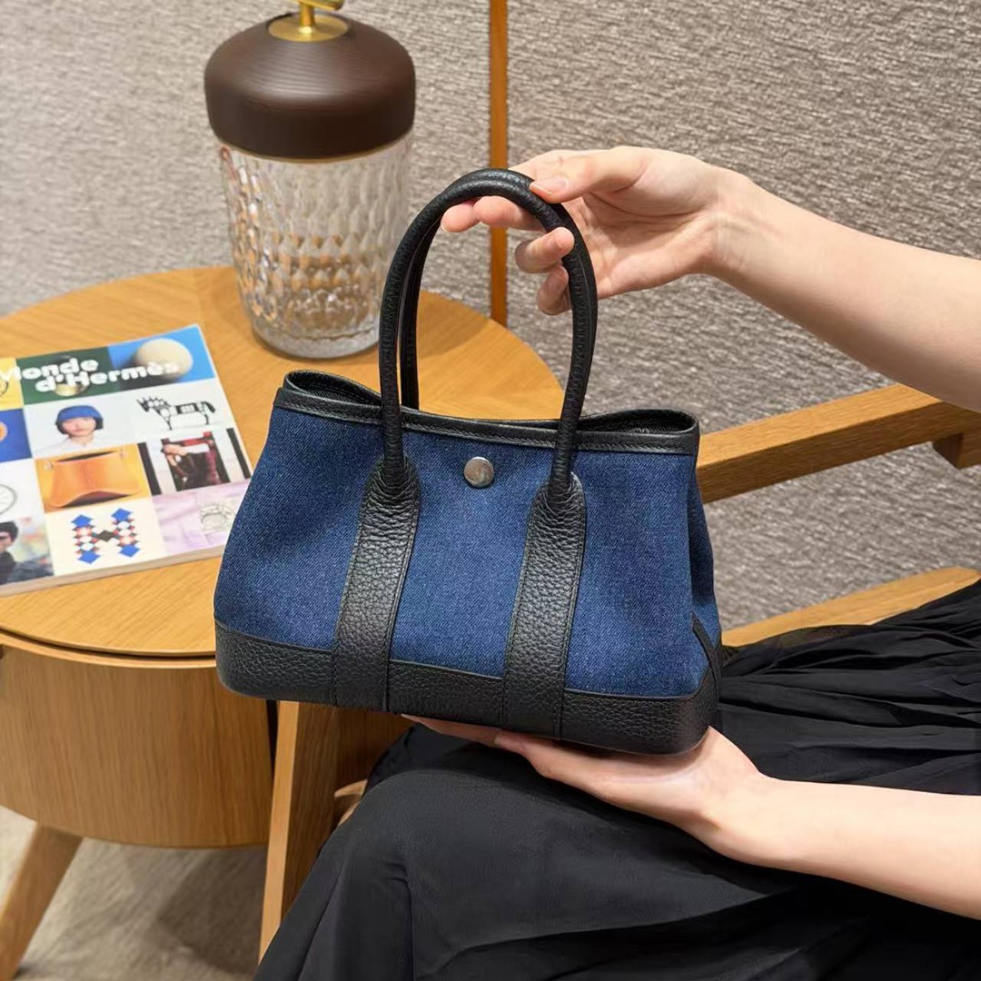 Hermes Neo Garden Party 23 Bag Handmade In Negonda Calfskin Leather And Canbas Silver Hardware Denim Moyen Noir - Image 7