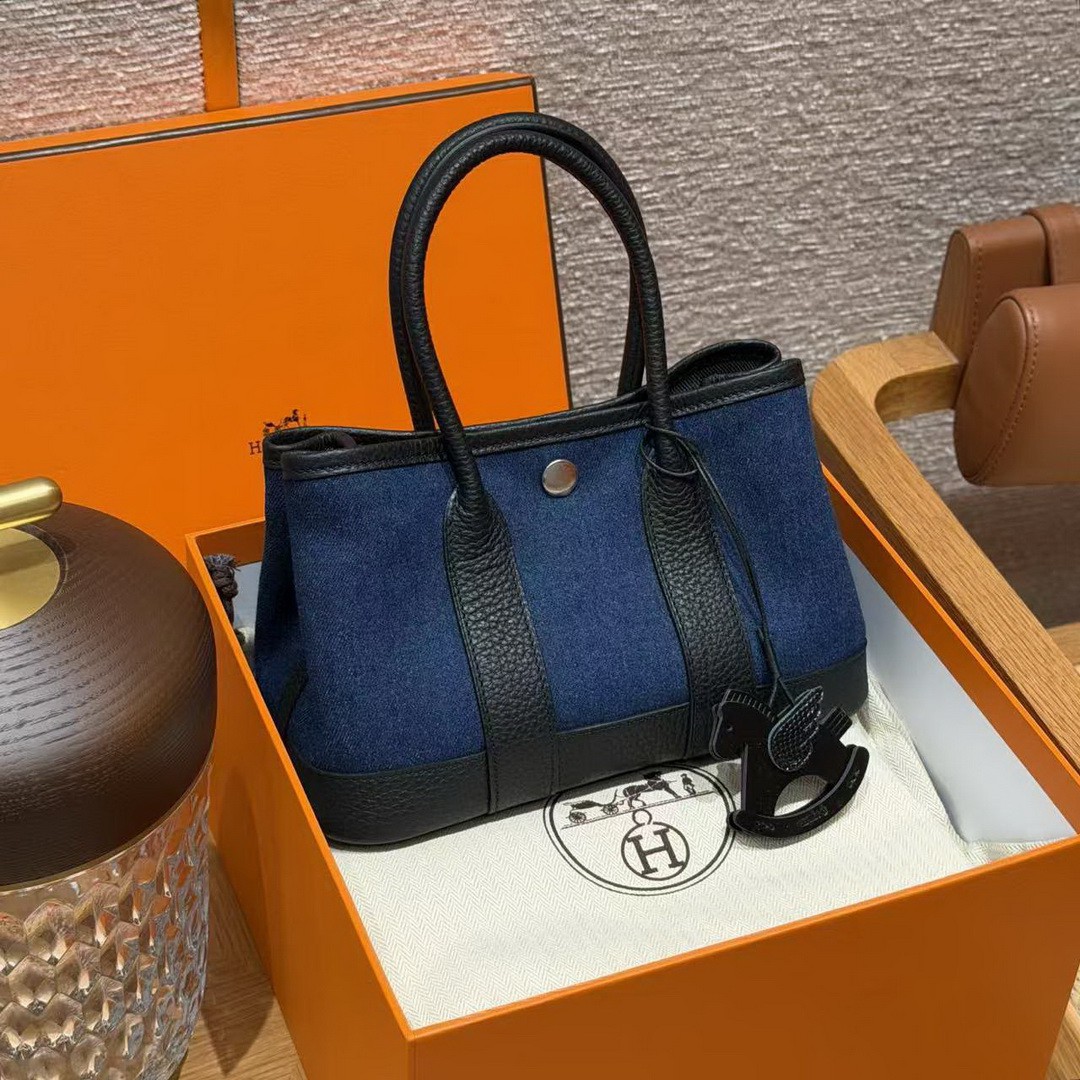 Hermes Neo Garden Party 23 Bag Handmade In Negonda Calfskin Leather And Canbas Silver Hardware Denim Moyen Noir - Image 4