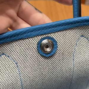 Hermes Neo Garden Party 23 Bag Handmade In Negonda Calfskin Leather And Canbas Silver Hardware Ecru Noir Bleu Outremer - Image 17
