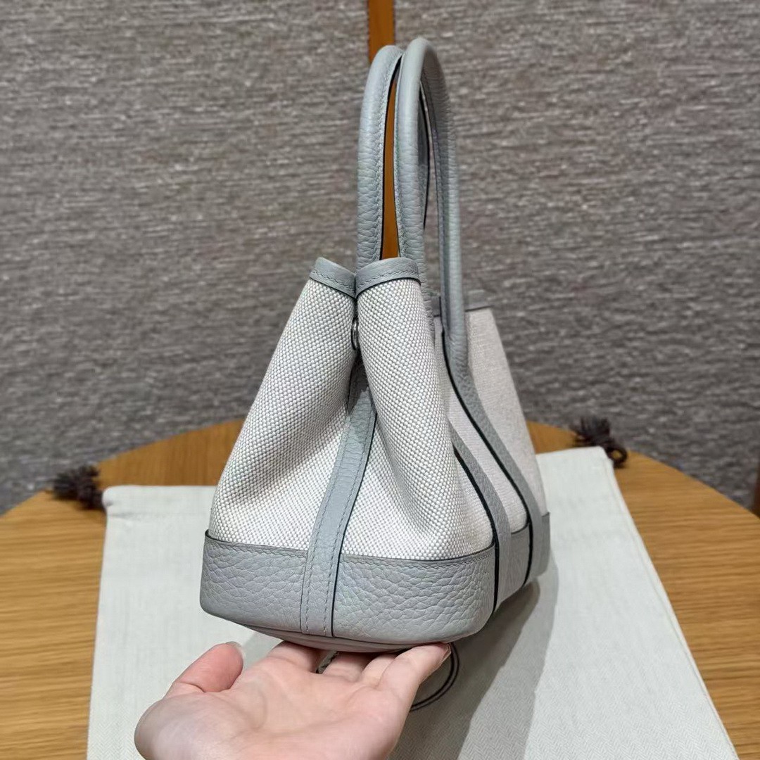 Hermes Neo Garden Party 23 Bag Handmade In Negonda Calfskin Leather And Canbas Silver Hardware Ecru Blue Glacier Gris Pantin - Image 20