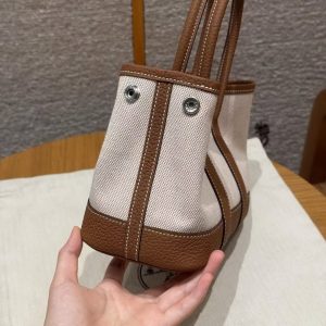 Hermes Neo Garden Party 23 Bag Handmade In Negonda Calfskin Leather And Canbas Silver Hardware Ecru Gold - Image 11