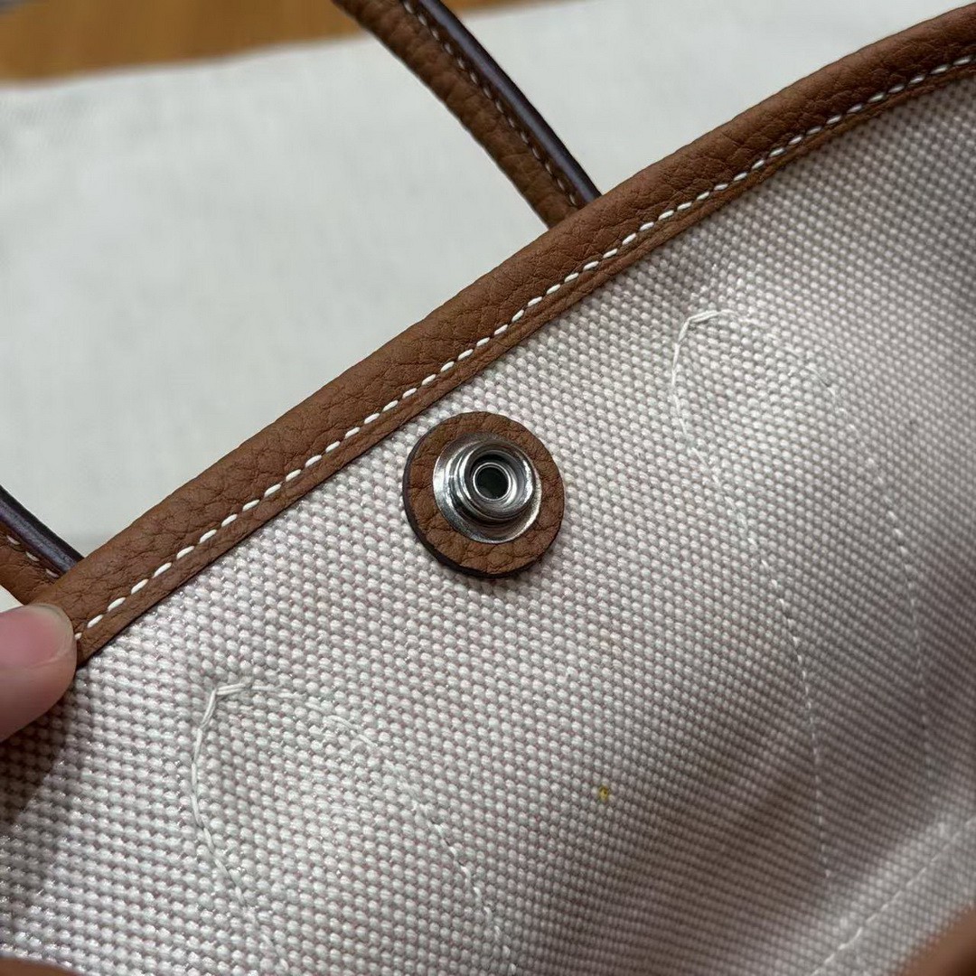 Hermes Neo Garden Party 23 Bag Handmade In Negonda Calfskin Leather And Canbas Silver Hardware Ecru Gold - Image 8