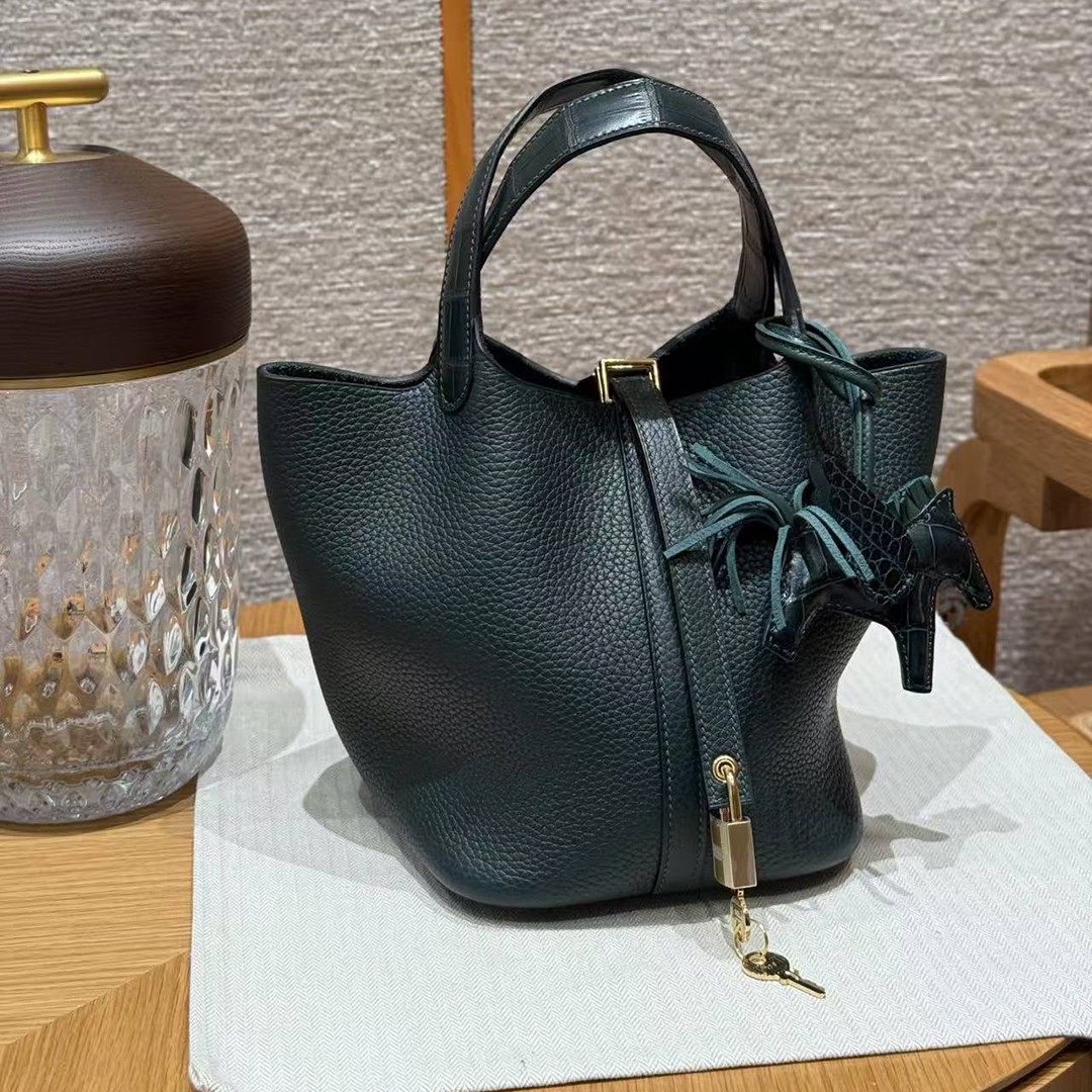 Hermes Picotin Lock 18 CM Bag Handmade In Taurillon Clemence Leather and Matte Alligator Gold Hardware 6O Vert Cypres - Image 11