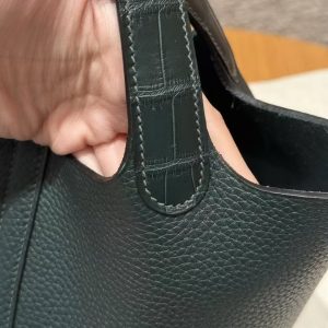 Hermes Picotin Lock 18 CM Bag Handmade In Taurillon Clemence Leather and Matte Alligator Gold Hardware 6O Vert Cypres - Image 6