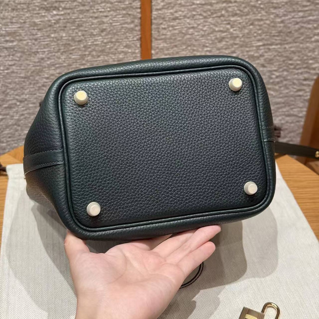 Hermes Picotin Lock 18 CM Bag Handmade In Taurillon Clemence Leather and Matte Alligator Gold Hardware 6O Vert Cypres - Image 16