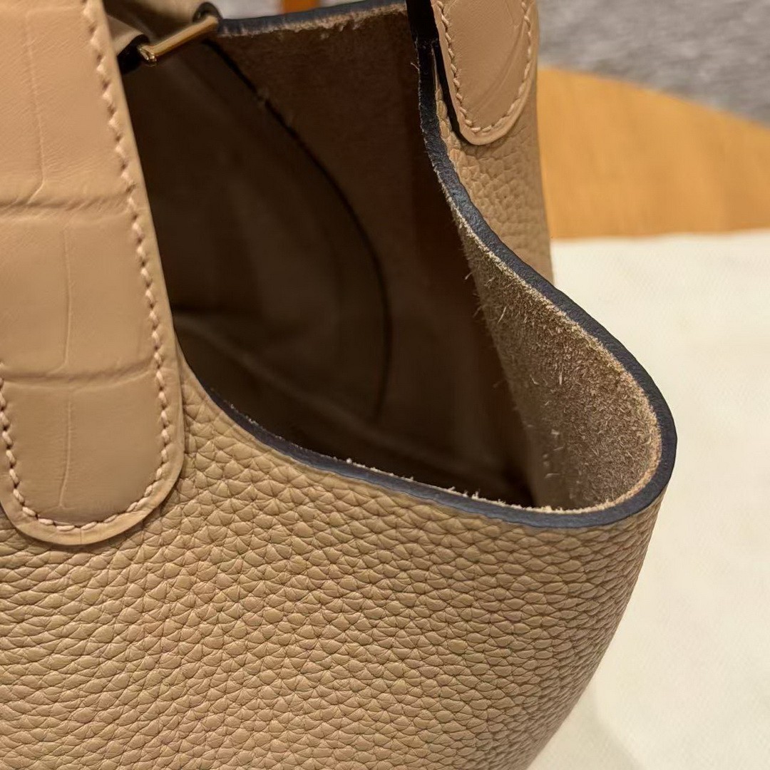Hermes Picotin Lock 18 CM Bag Handmade In Taurillon Clemence Leather And Matte Alligator Crocodile Gold Hardware 0M Chai - Image 6